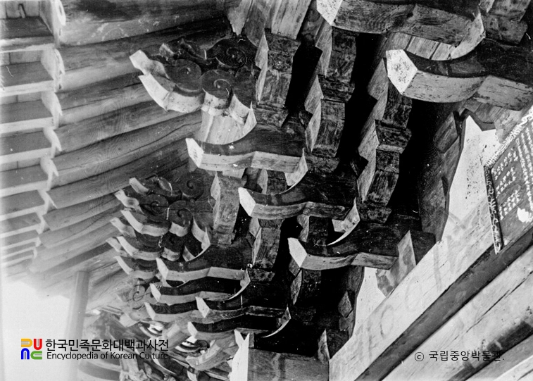 순천 송광사 영산전 처마와 공포