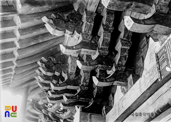 순천 송광사 영산전 처마와 공포