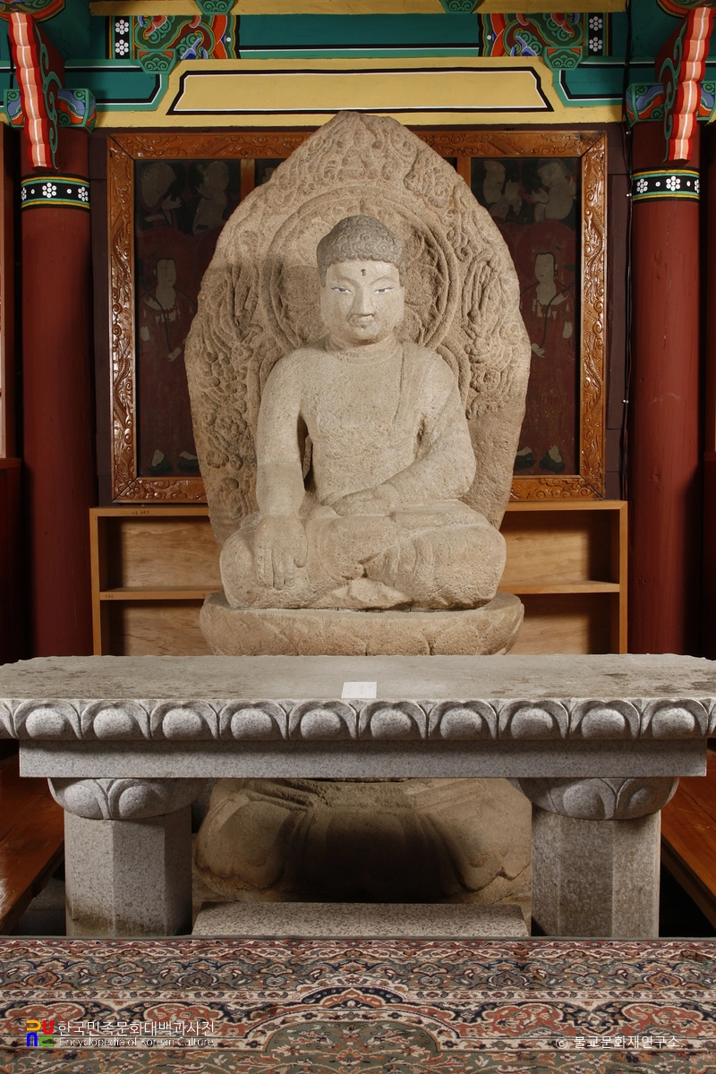 양산 용화사 석조여래좌상