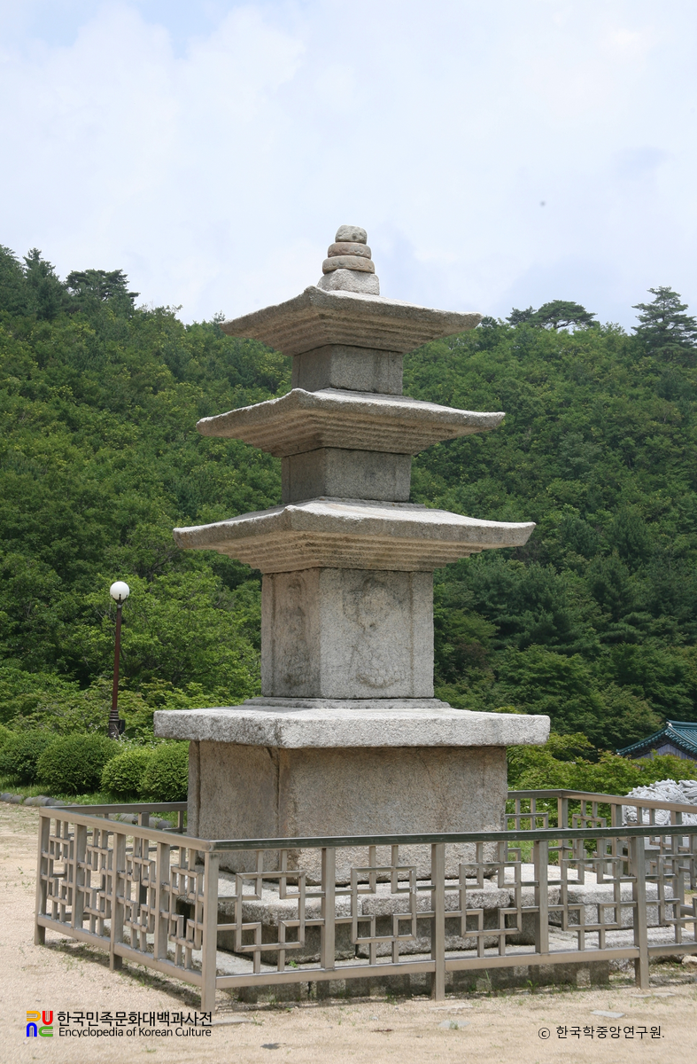 김천 청암사 수도암 동·서 삼층석탑 중 서탑 후측면