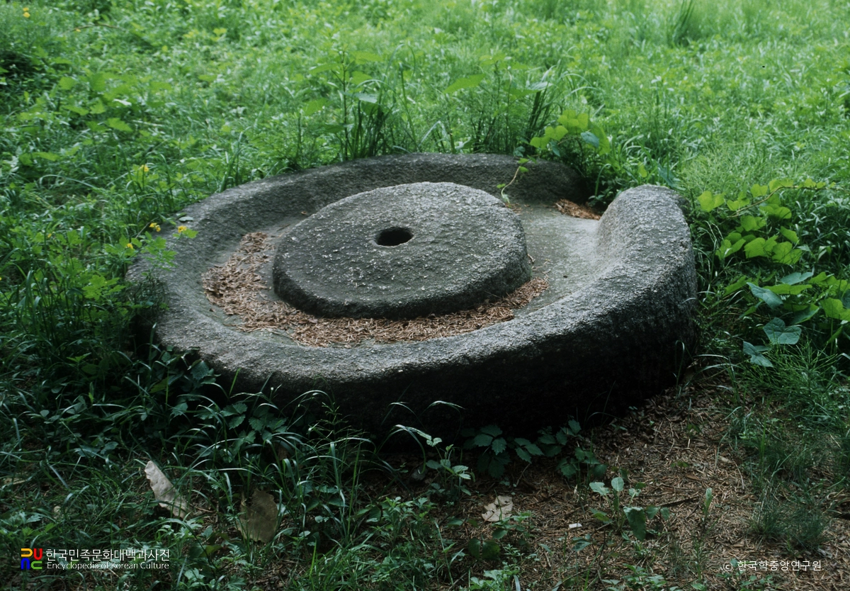 양주 회암사지 맷돌
