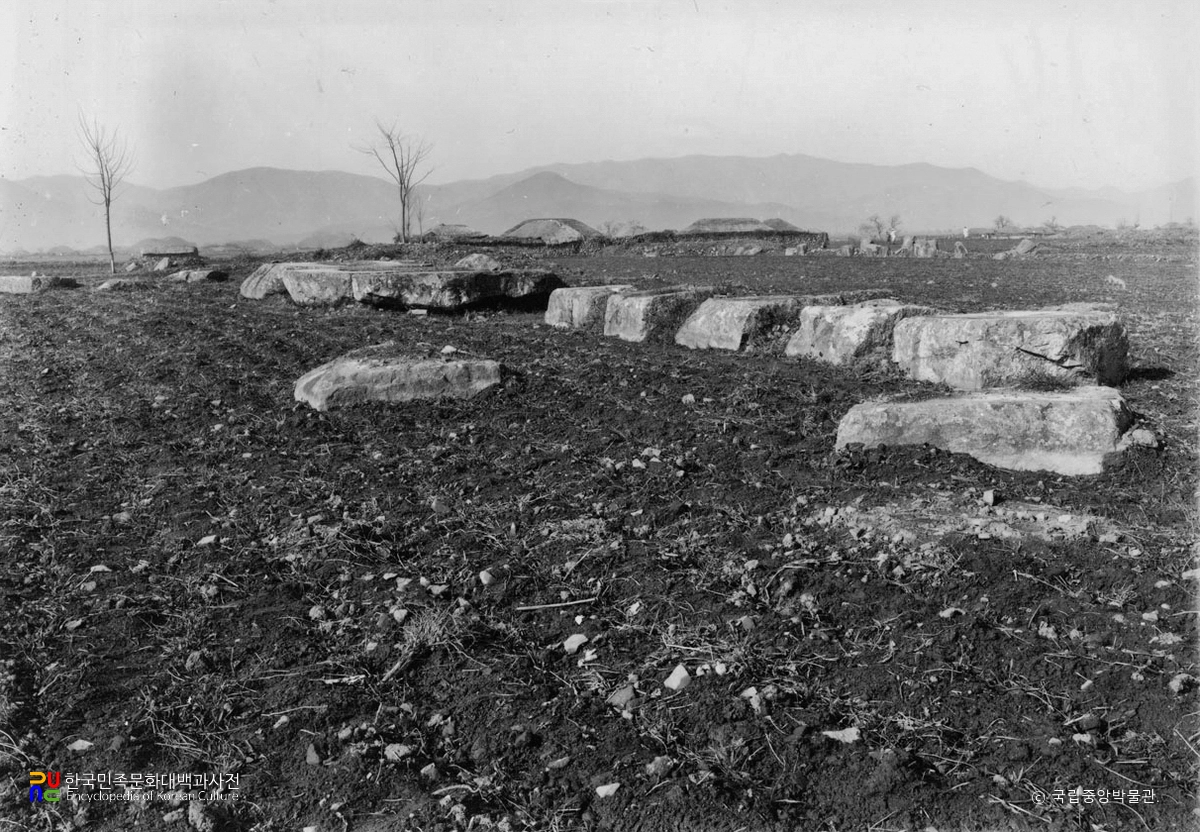 경주 황룡사지 중 금당지 동쪽 불대좌
