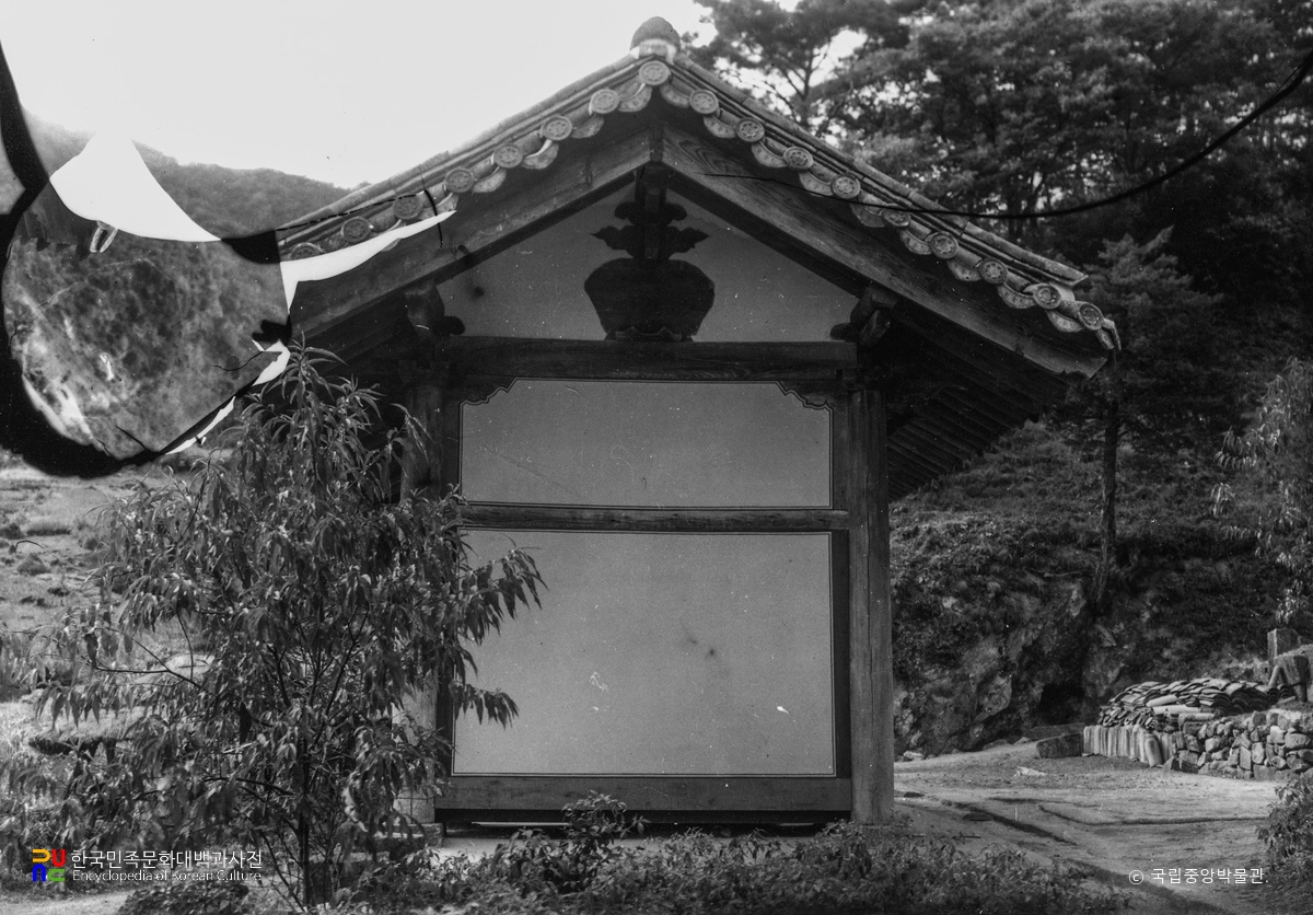 춘천 청평사 회전문 측면