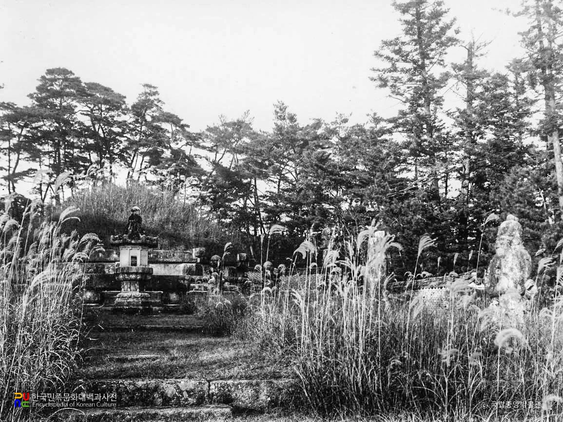 구리 동구릉 중 조선 태조 건원릉 능침 정면