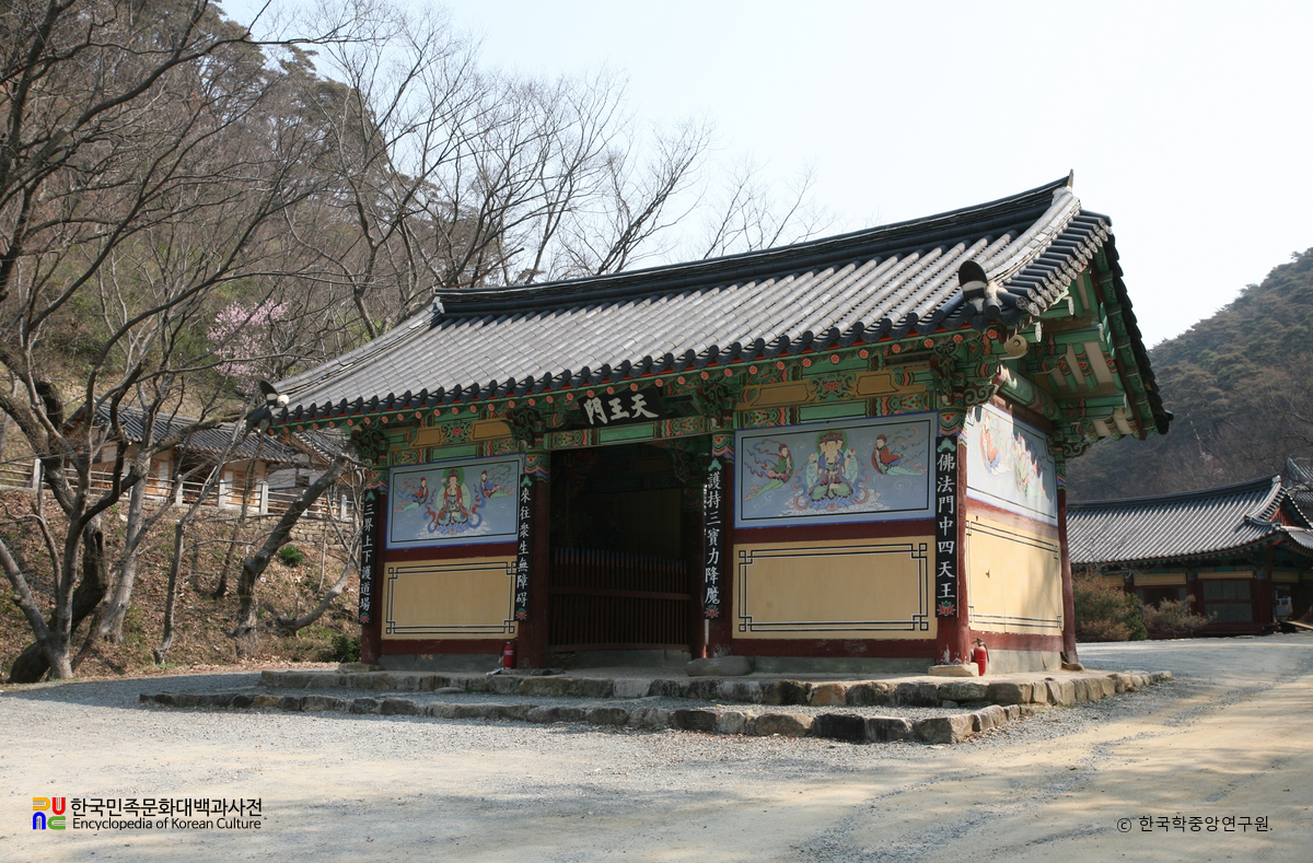 의성 고운사 천왕문 전경