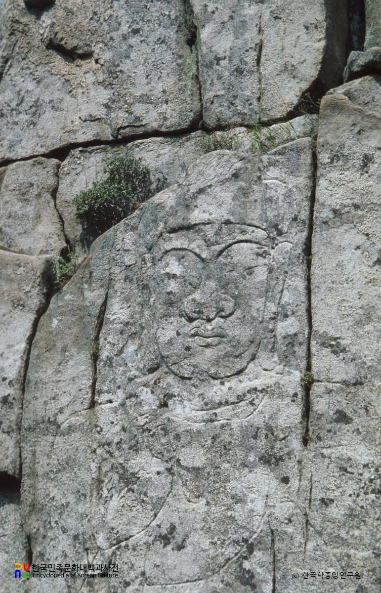 가산리 마애여래입상