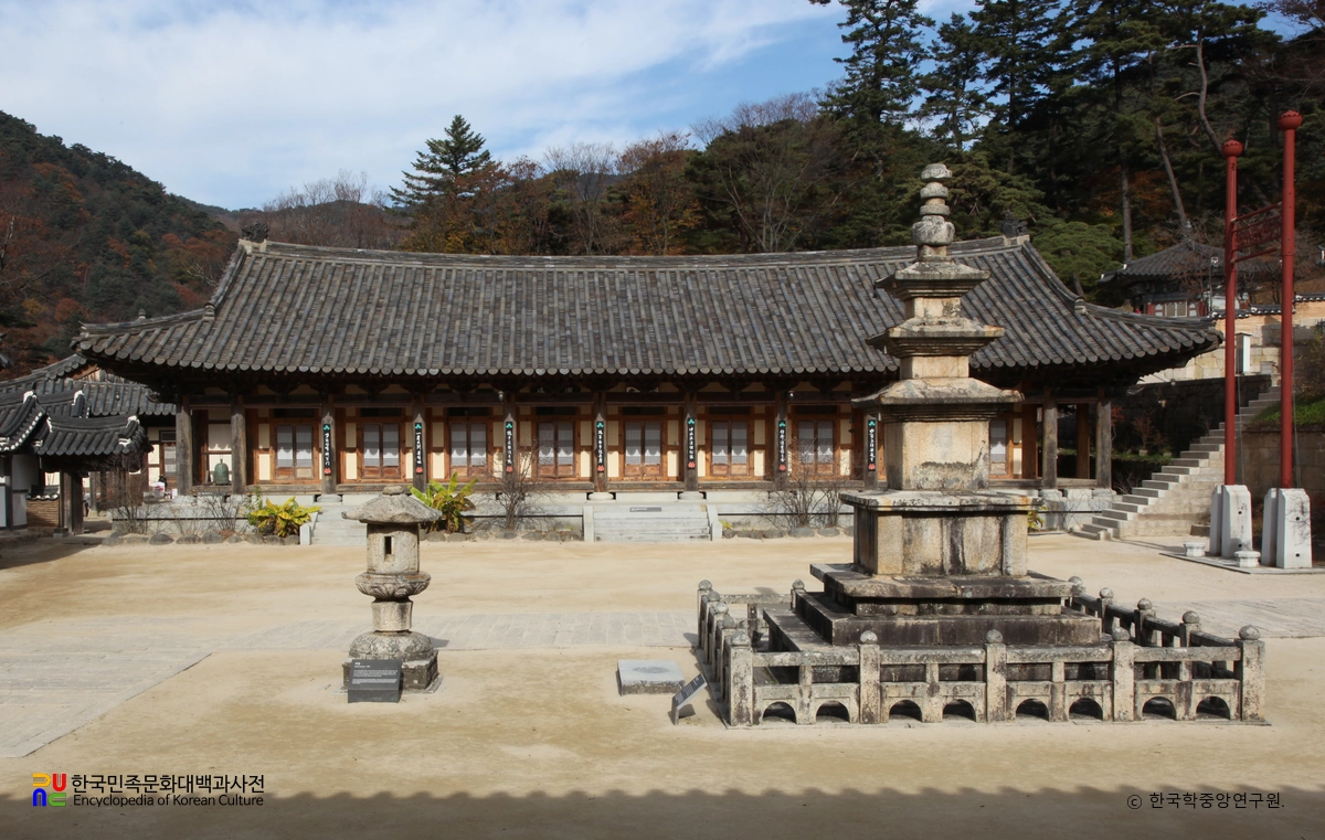 합천 해인사 삼층석탑 전경
