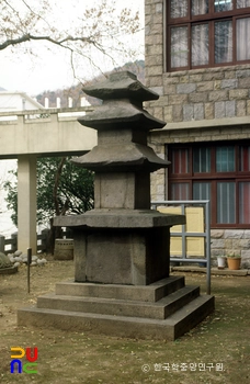 부산 동아대학교 삼층석탑