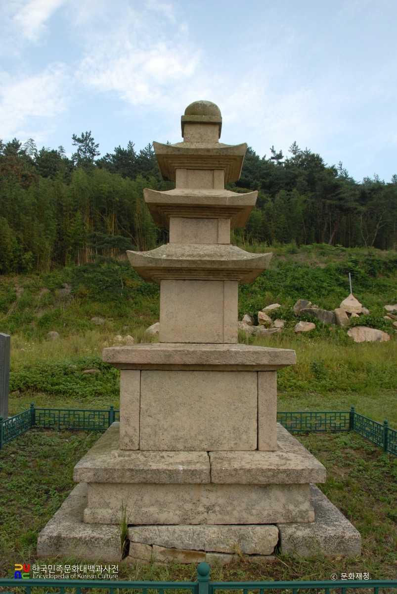 장흥 천관사 삼층석탑 정측면