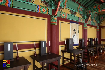 거제 반곡서원 중 우암사 내부 좌측면