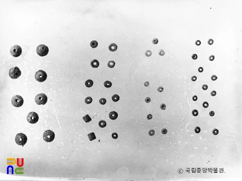 송산리 29호분 출토 유물(구슬)