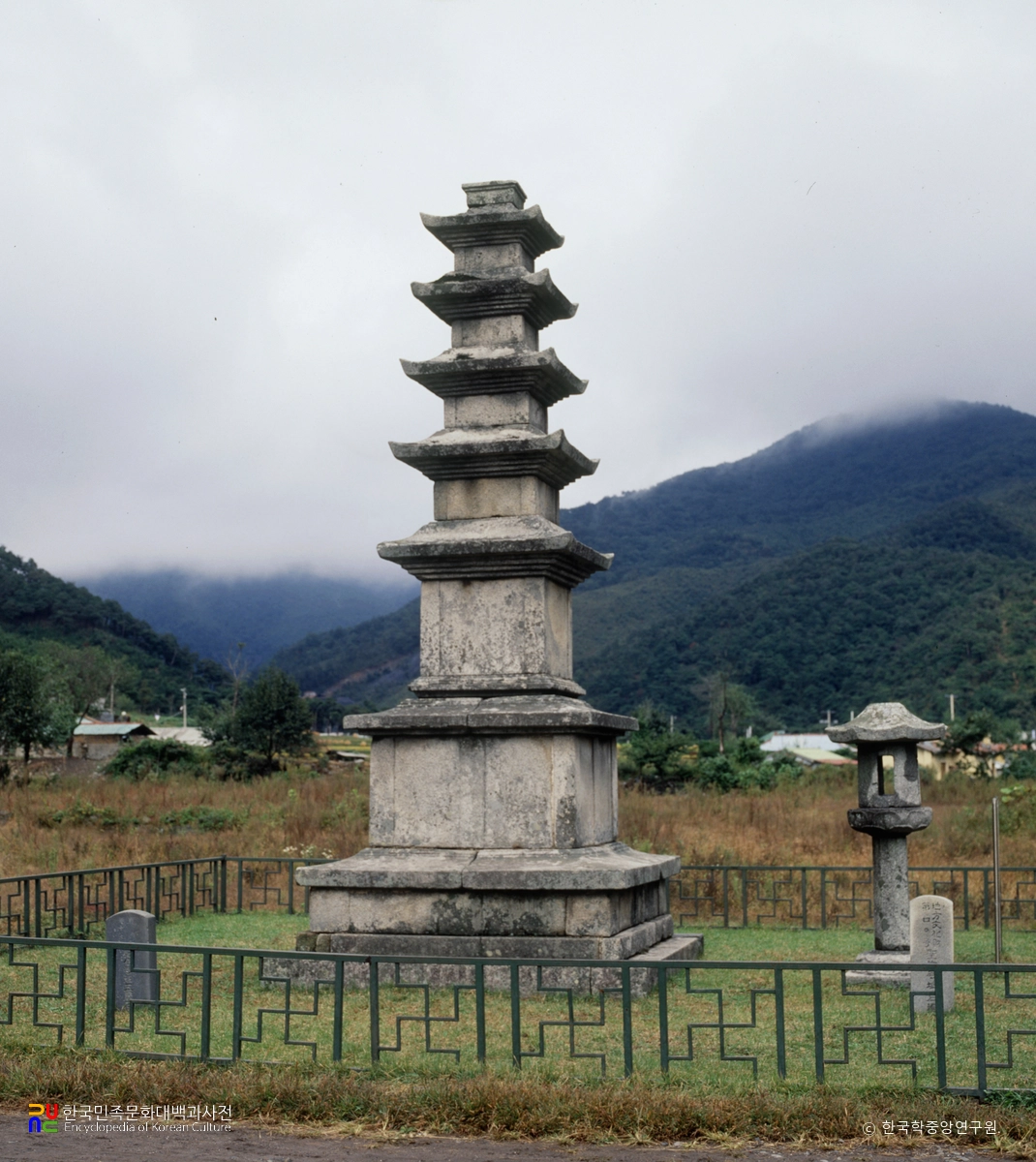 보령 성주사지 오층석탑 정측면