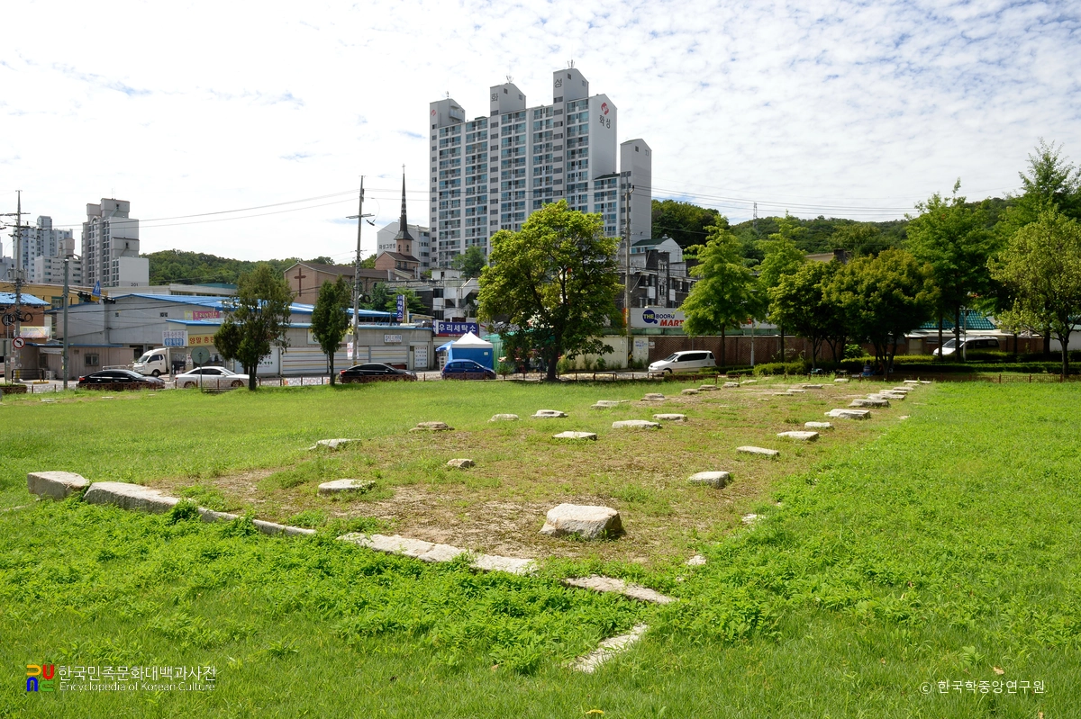 고양 벽제관지 후측면