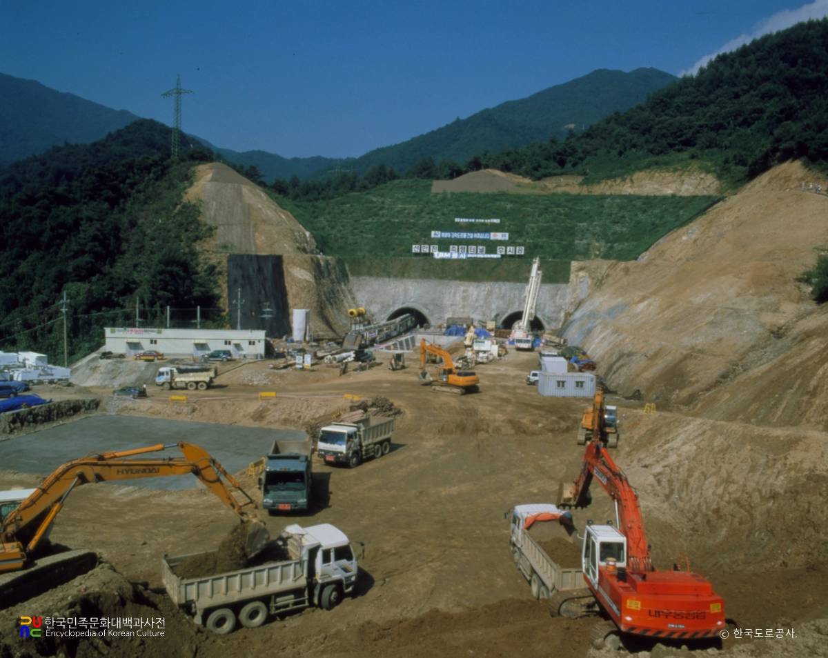 중앙고속도로 죽령터널 공사현장