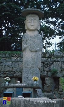 충주 미륵리 석조여래입상