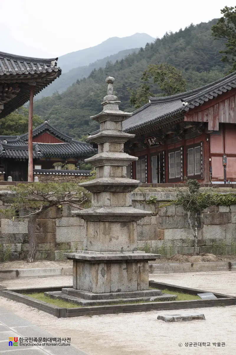 구례 화엄사 동오층석탑 정측면