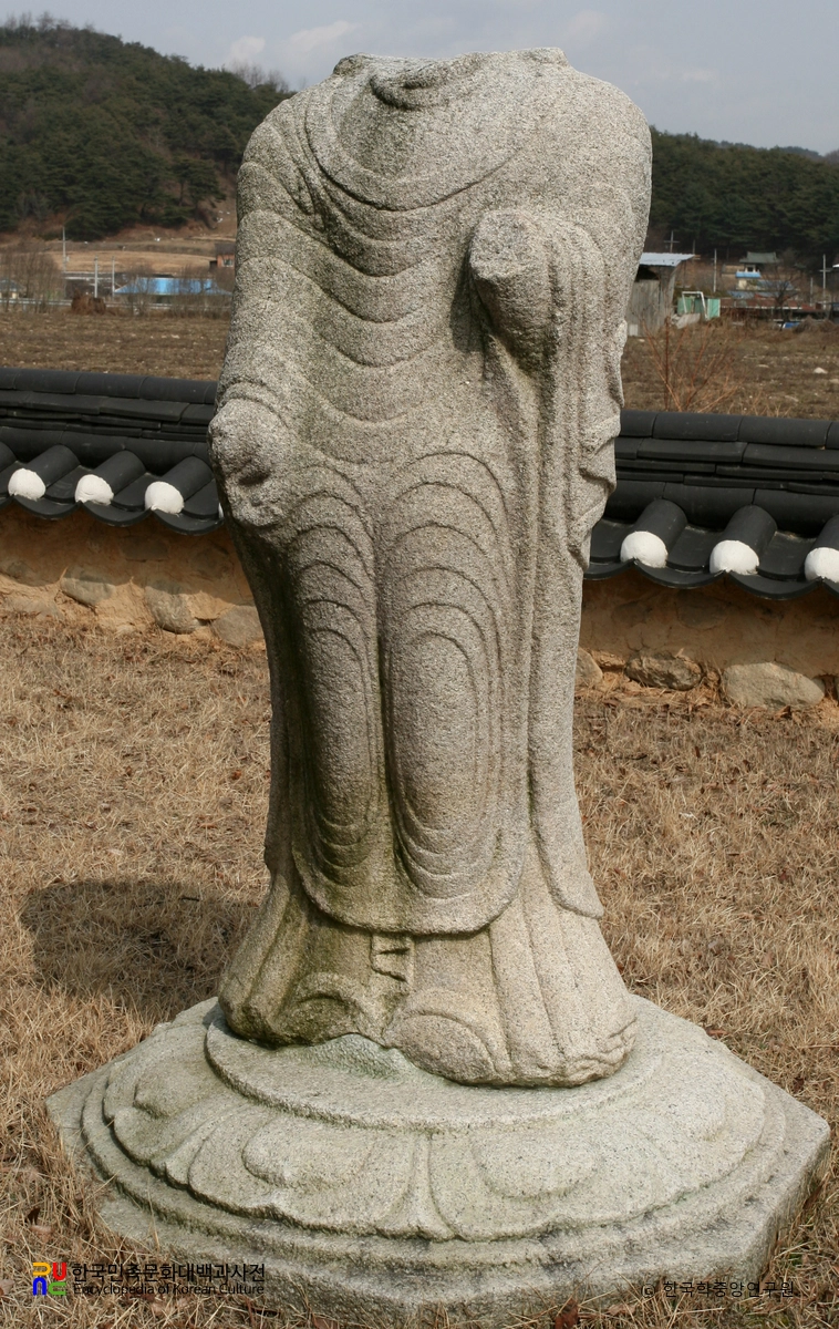 영주 읍내리 석불 입상