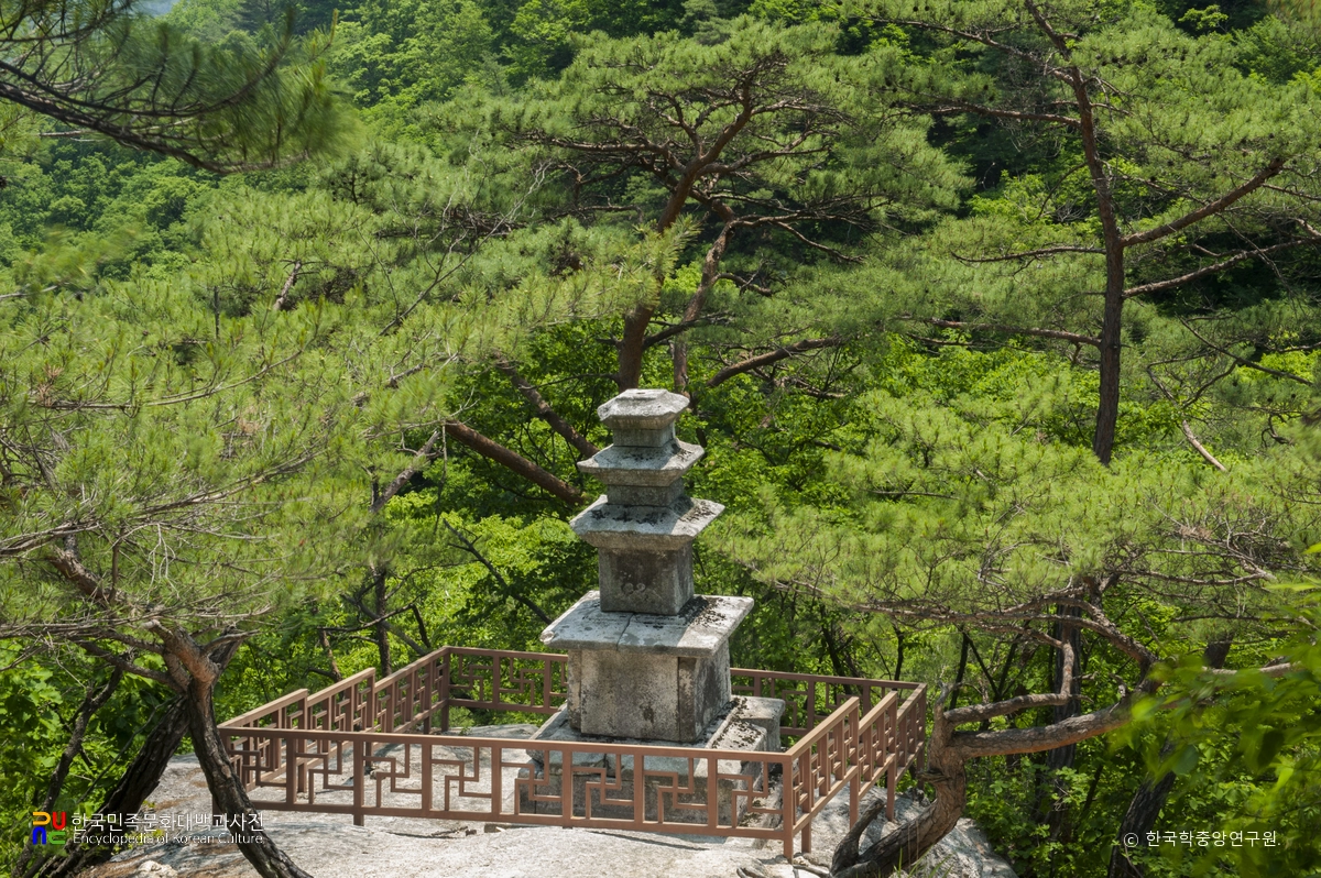 춘천 청평사 삼층석탑