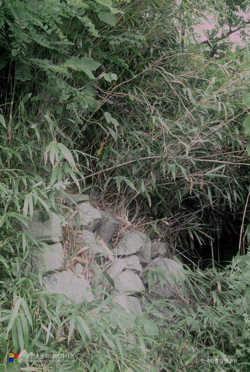 의령 벽화산성지 성벽