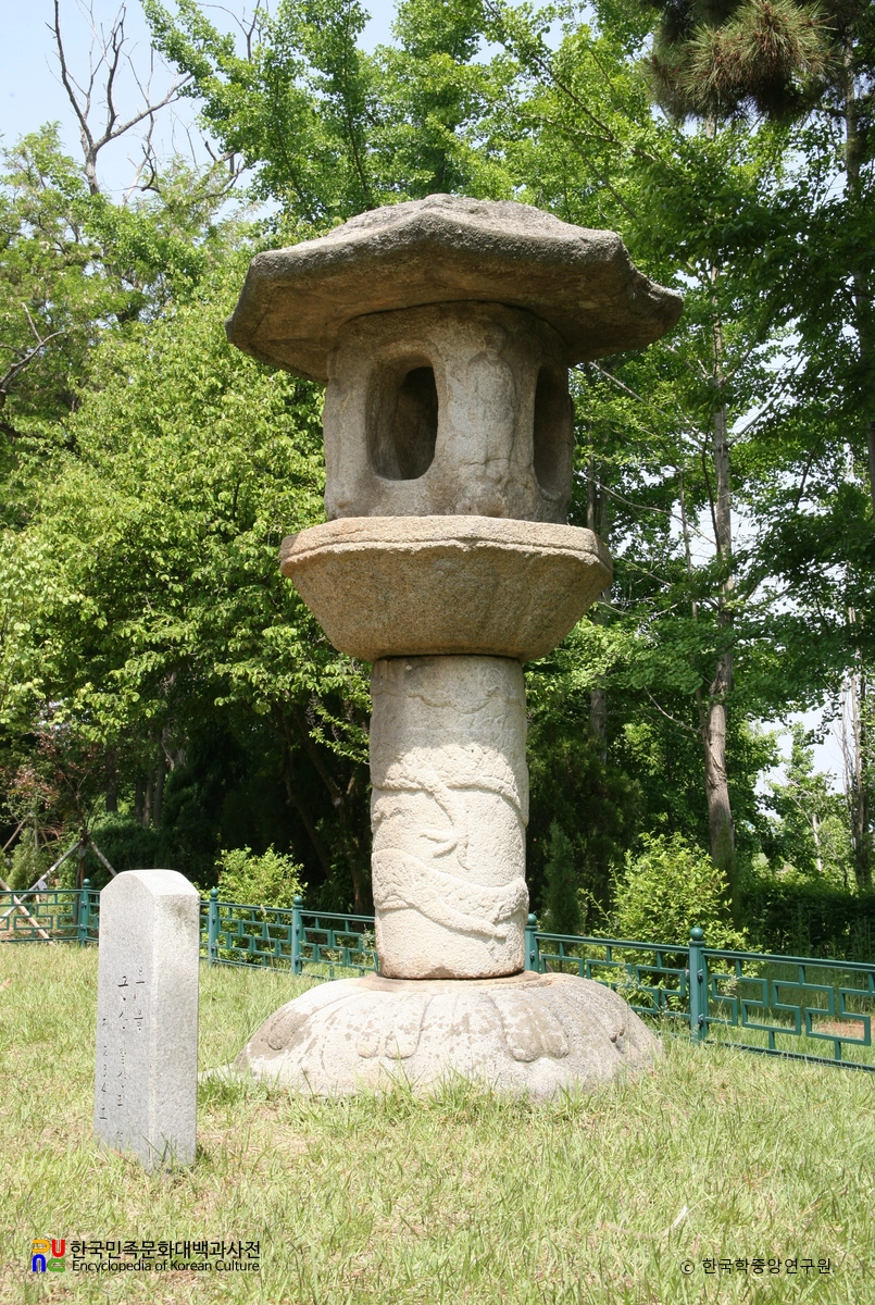 군산 발산리 석등