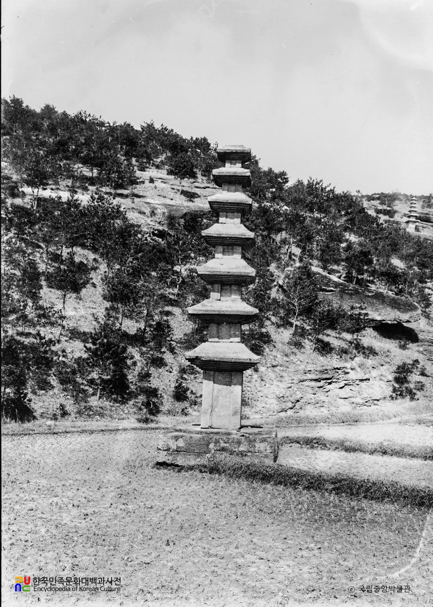 화순 운주사 칠층석탑 동면