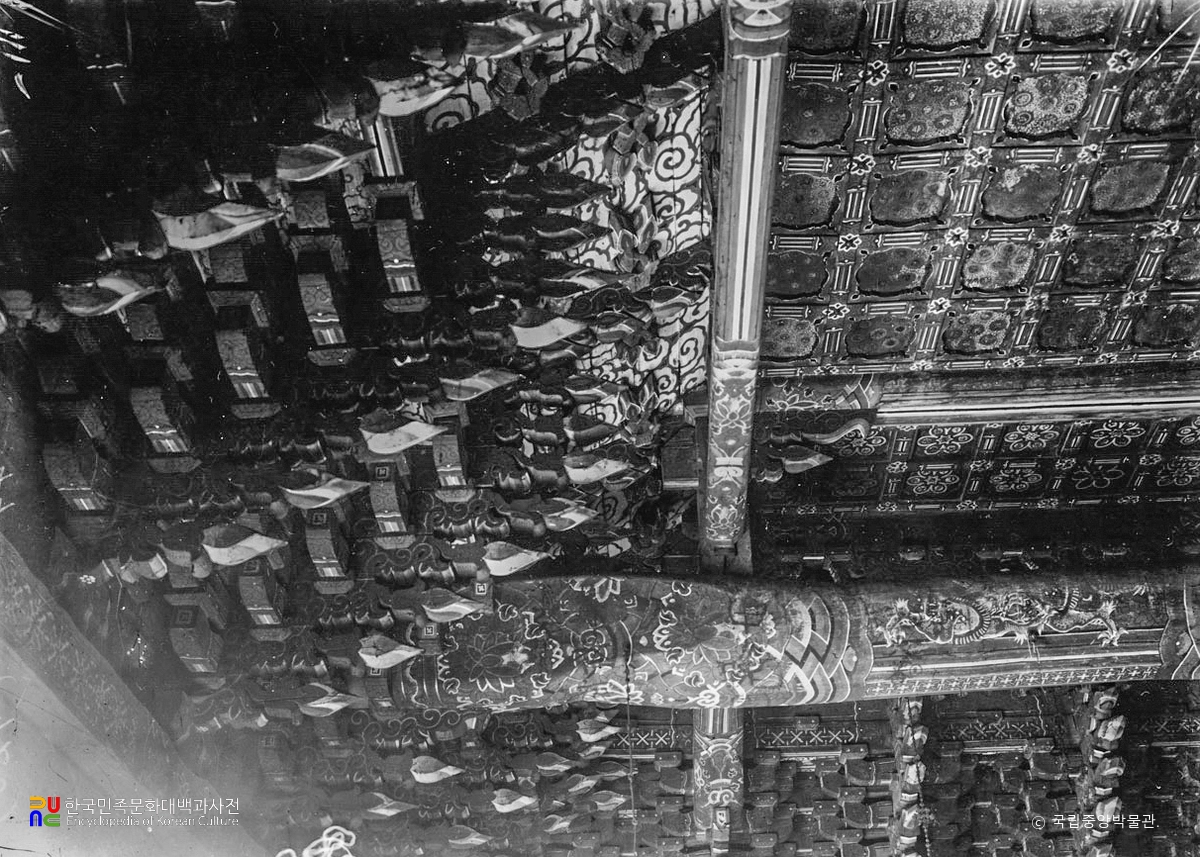 대구 동화사 대웅전 내부 가구