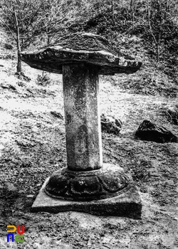 영주 부석사 무량수전 앞 석등 하부