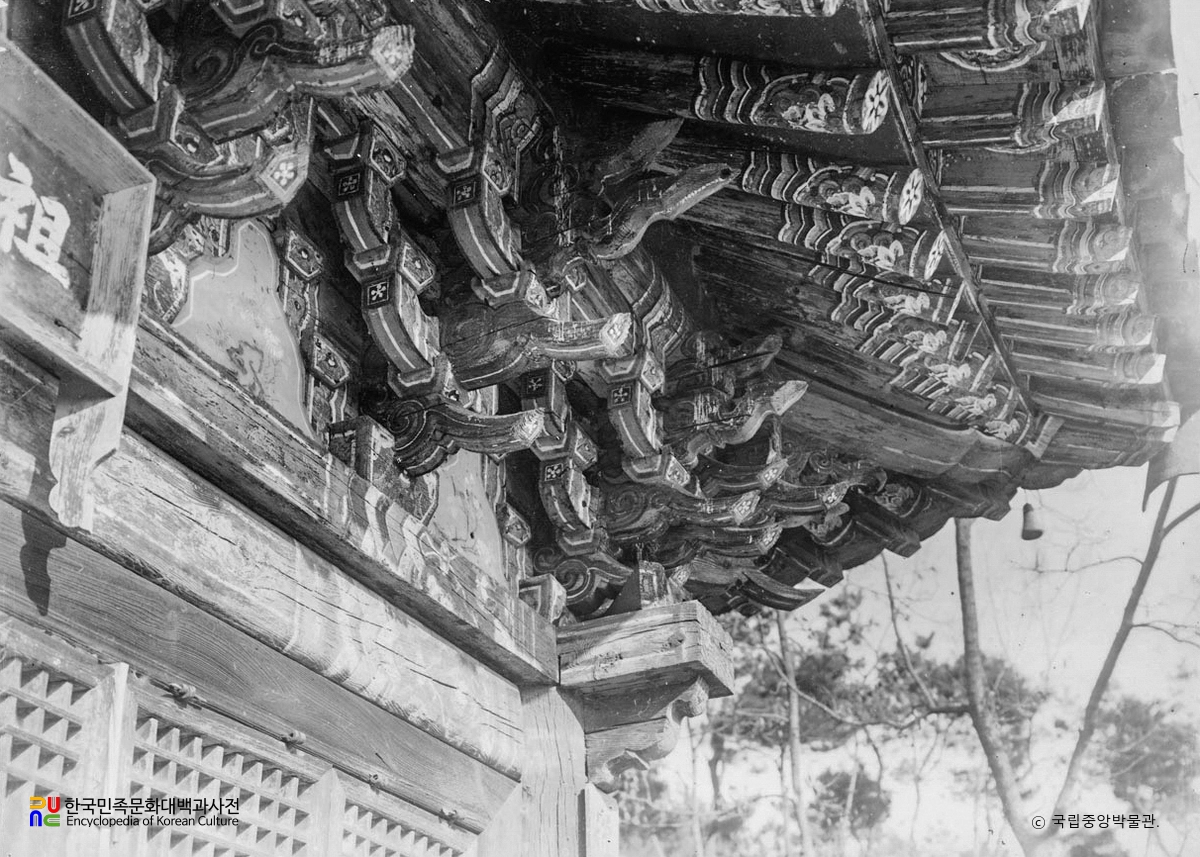 여주 신륵사 조사당 처마