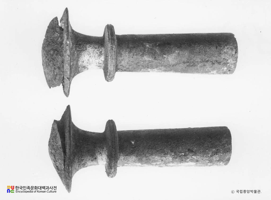 평안남도 대동군 상리 철도용지 고분 출토 입형동기