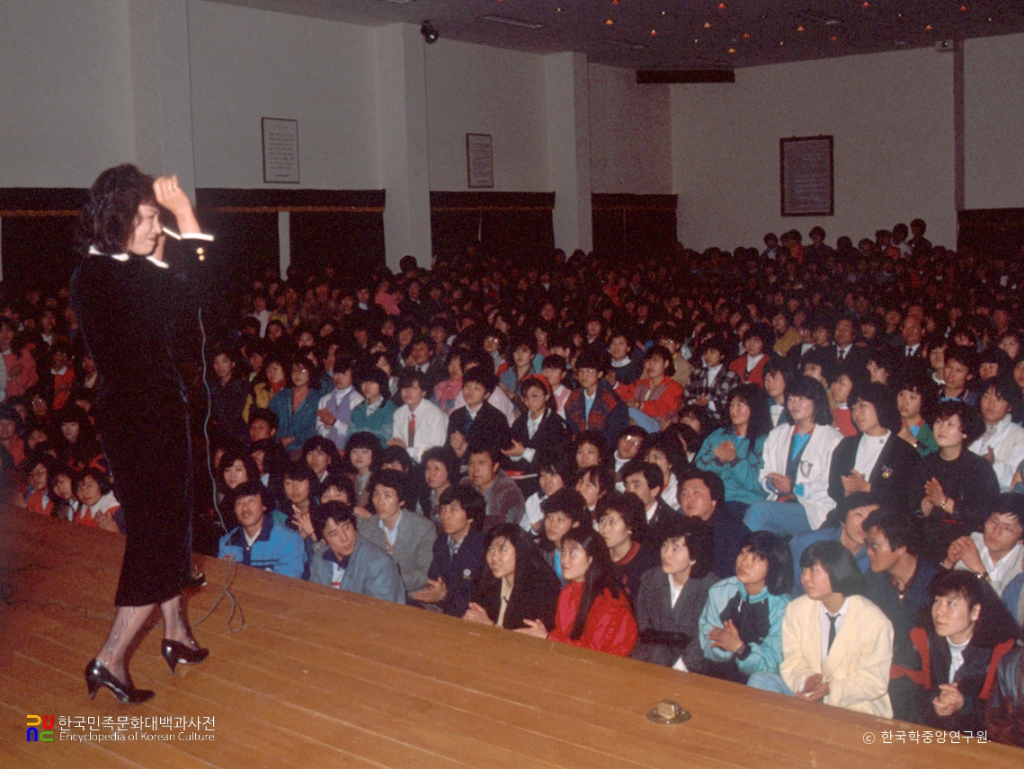 근로자의 날 행사 / 위문공연