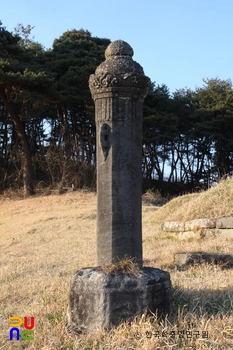 함양 평촌리 옥계 묘역 중 망주석