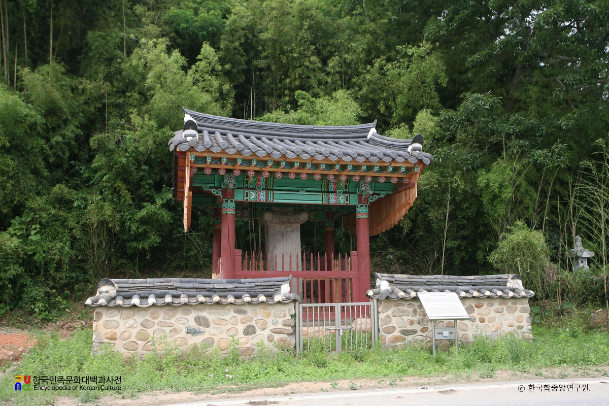 나주 최희량장군 신도비각 정측면