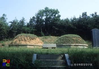 화성 남이 장군 묘 봉분 정면