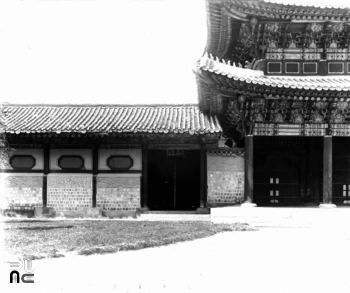 서울 경복궁 근정문 및 행각 중 서월랑과 월화문