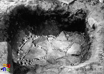 예산 수덕사 대웅전 초석 하부 구조