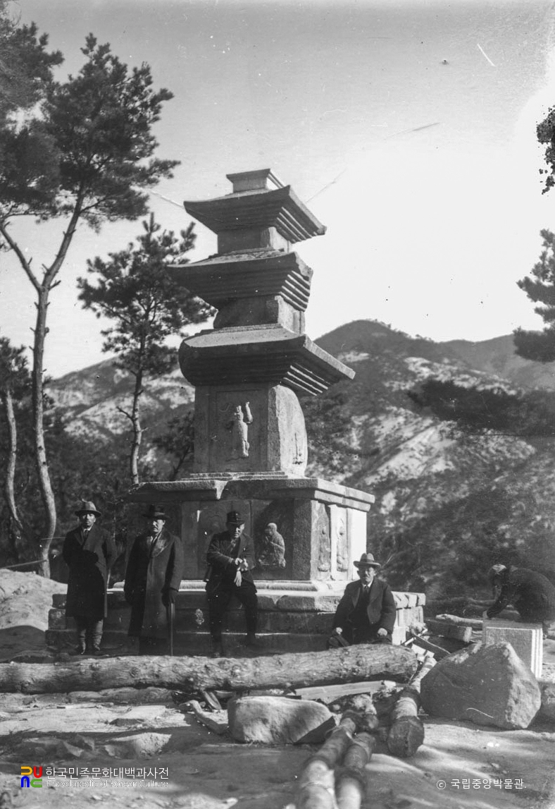 경주 원원사지 동ㆍ서 삼층석탑 중 동삼층석탑 서면