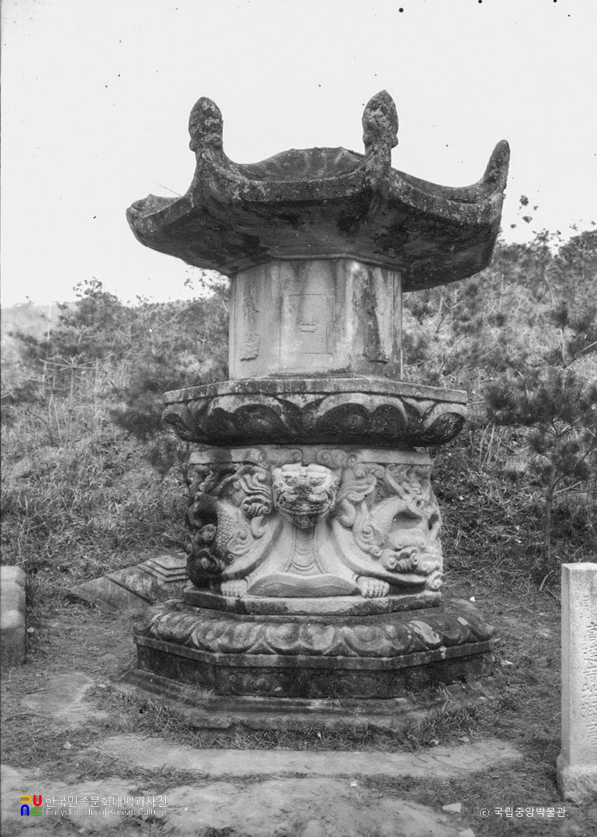 여주 고달사지 승탑 정면