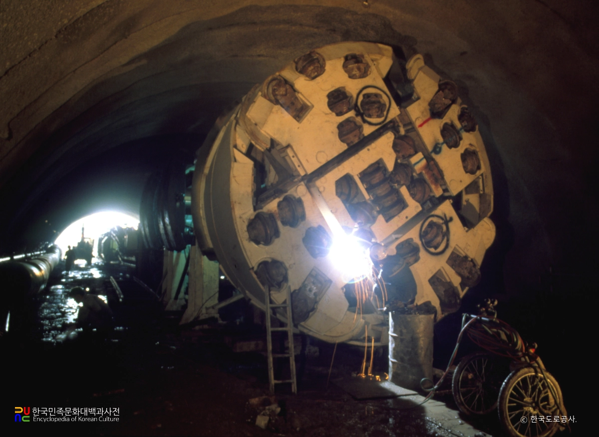 중앙고속도로 죽령터널 공사현장