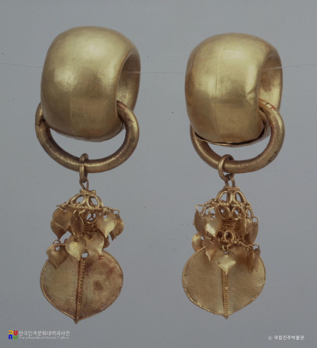 굵은고리귀걸이(금제태환이식)