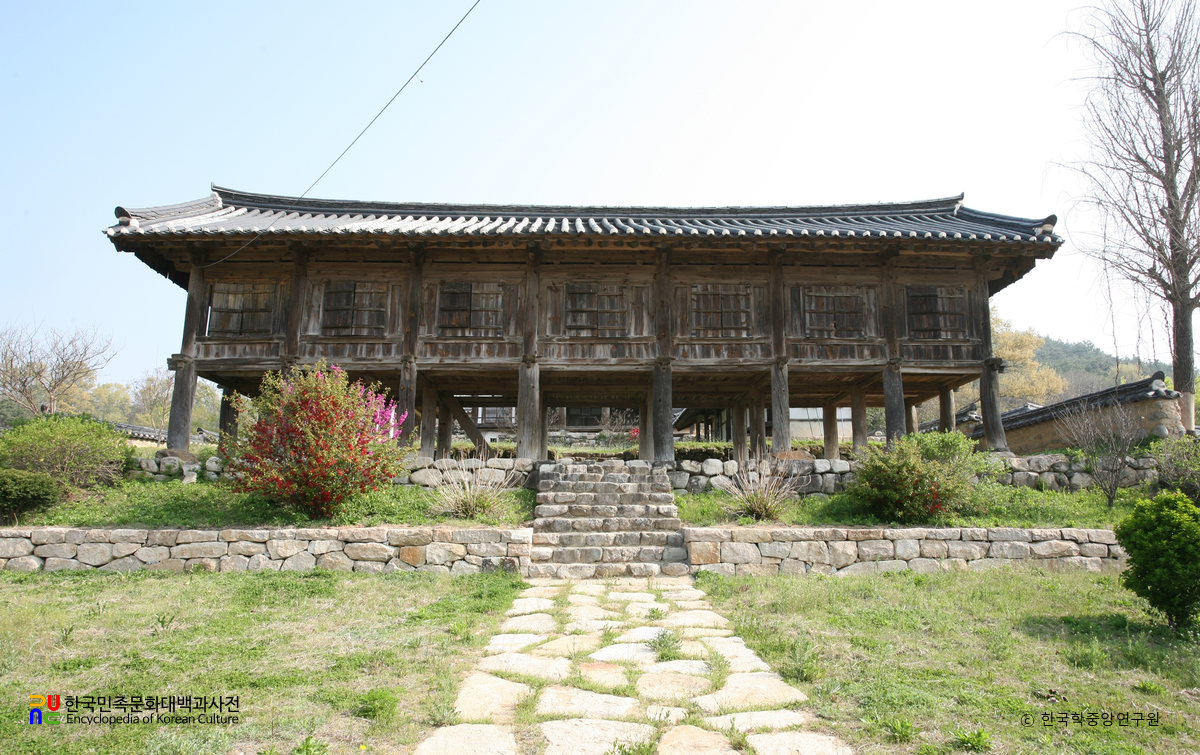 예천 용궁향교 세심루 정면