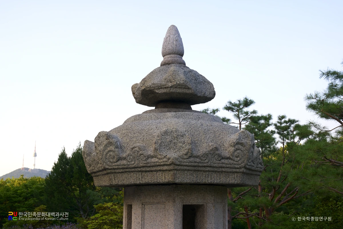 나주 서성문 안 석등 옥개석과 상륜부