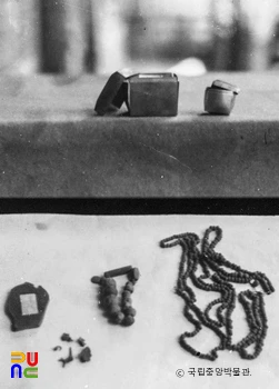 경북 경주 구황리 삼층석탑 사각합 유리옥류