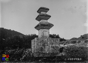 경주 서악리 삼층석탑 정측면