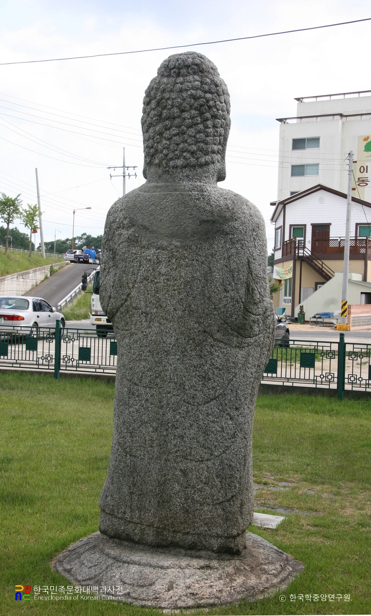 예천 동본리 석조여래입상