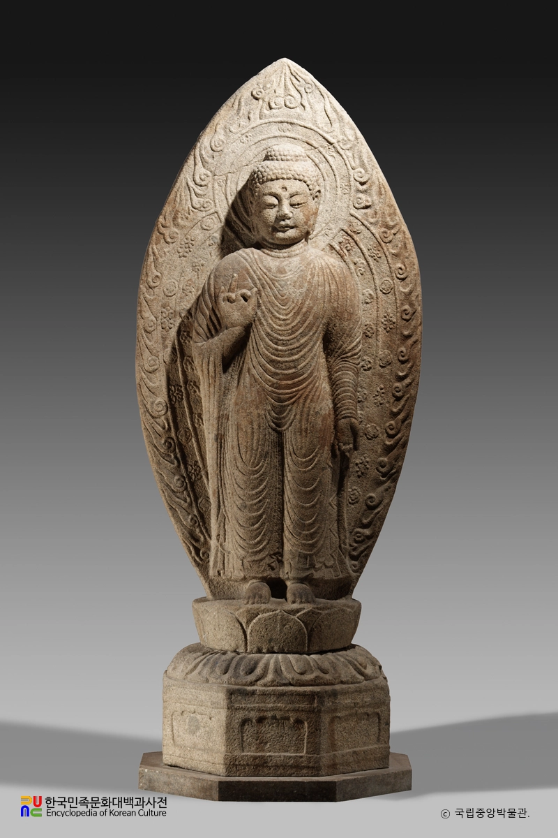 경주 감산사 석조아미타여래입상