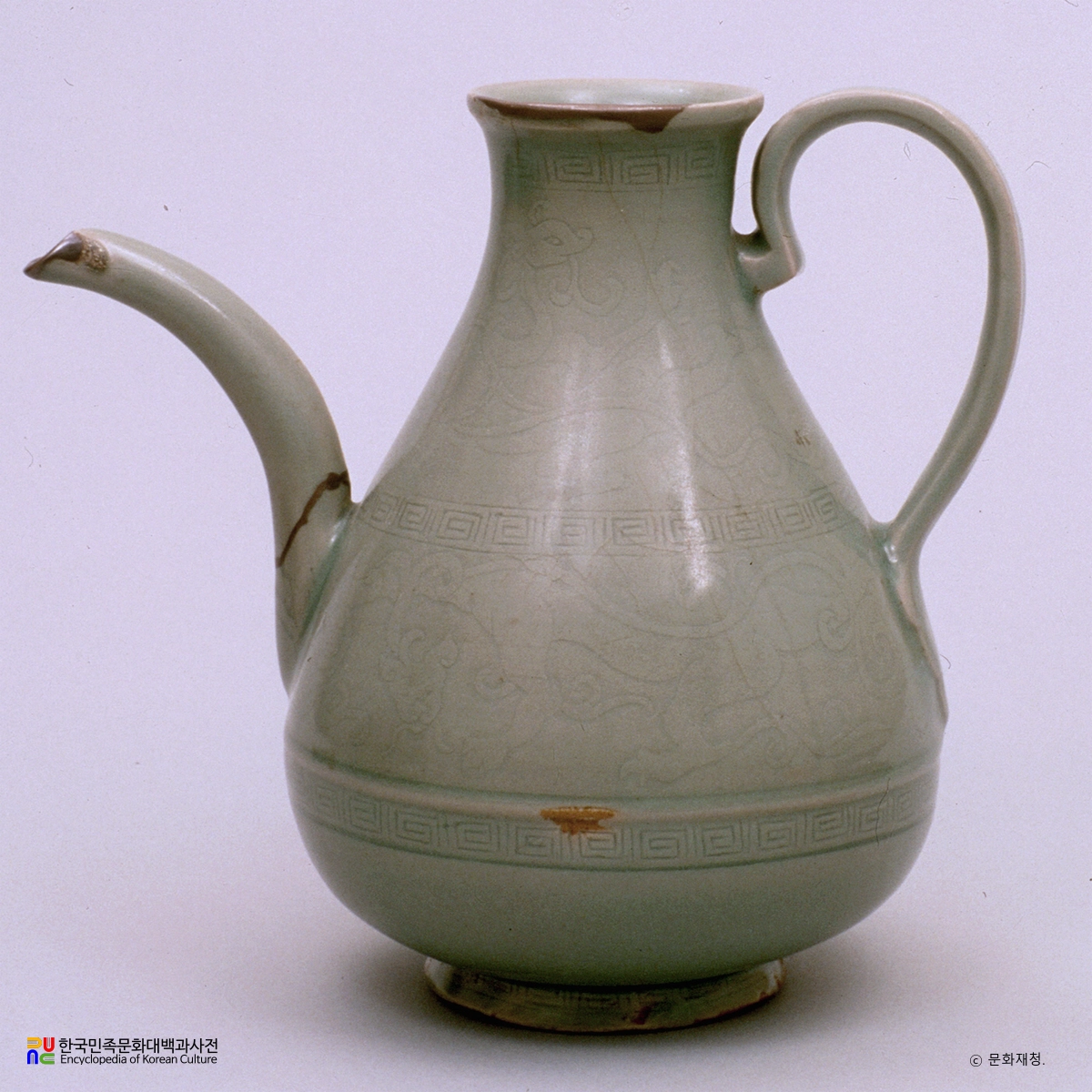 청자 음각용문 주전자