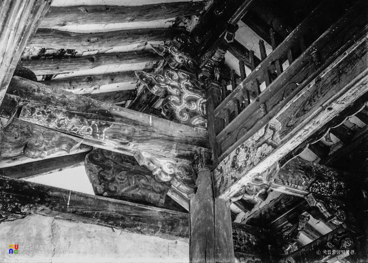 춘천 청평사 회전문 내부 가구