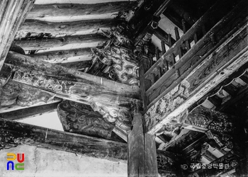 춘천 청평사 회전문 내부 가구