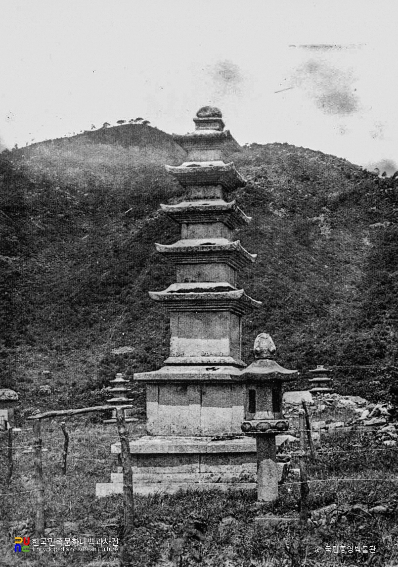 보령 성주사지 오층석탑 좌측면