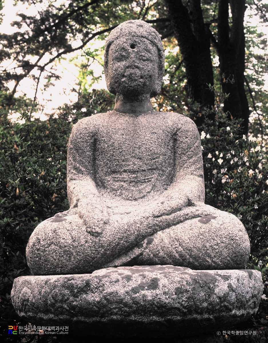 공주 서혈사지 석조여래좌상